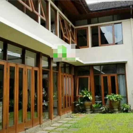 rumah mewah 2 lantai dekat boromeus dago