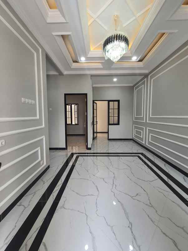 rumah mewah 2 lantai lokasi dekat stasiun depok