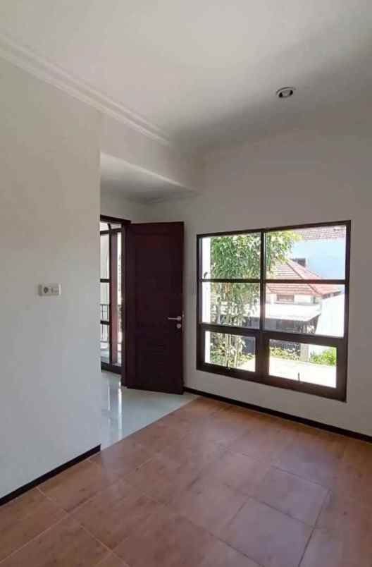 rumah mewah 3 lantai siap huni lokasi araya