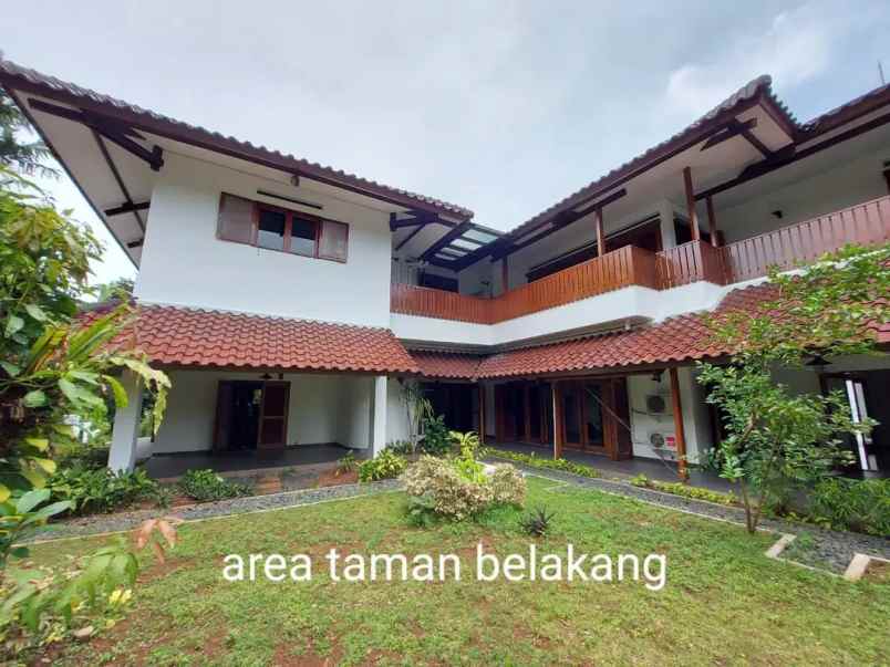 rumah mewah ada pool di bukit golf pondok indah