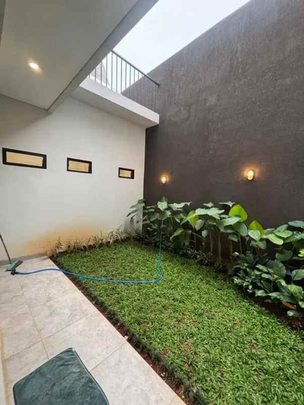 rumah mewah baru siap huni di duren sawit jaktim