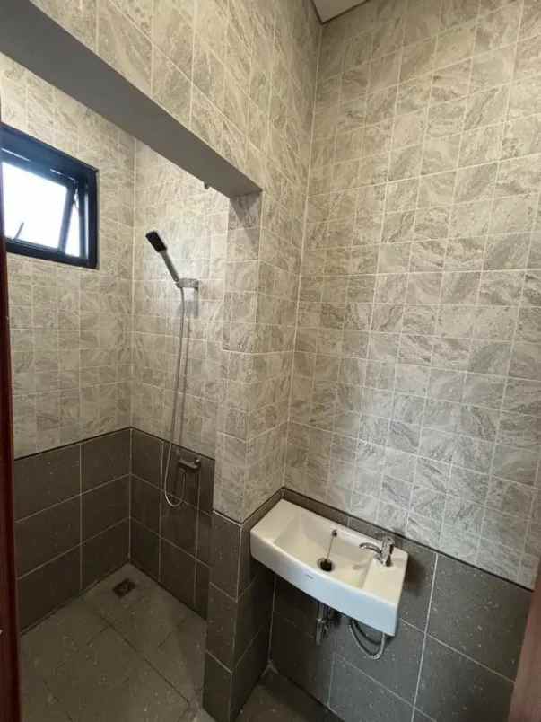 rumah mewah baru siap huni di duren sawit jaktim