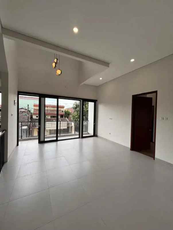 rumah mewah baru siap huni di duren sawit jaktim