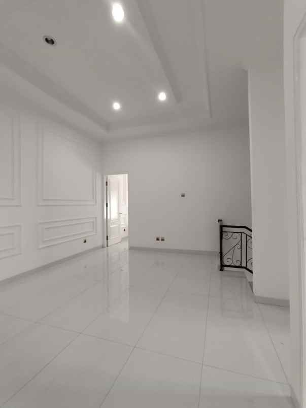 rumah mewah dalam cluster di area meruya jakbar