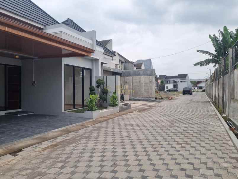 rumah mewah harga murah di tajem