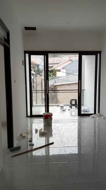 rumah mewah klaster nempel pintu tol limo