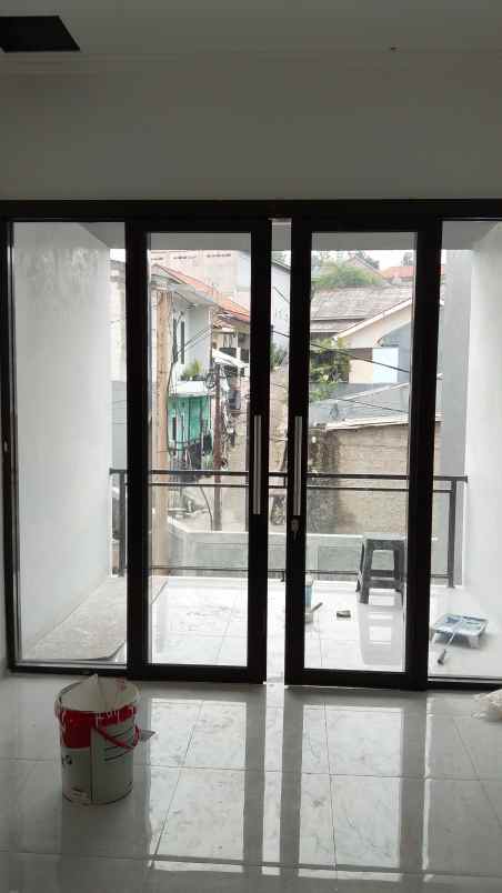 rumah mewah klaster nempel pintu tol limo