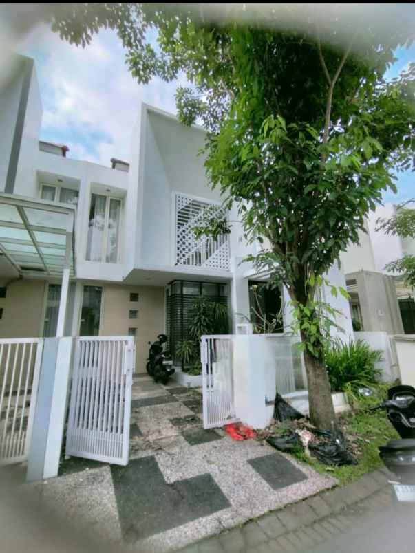 rumah mewah lokasi elit di permata jingga