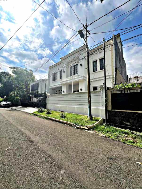 rumah mewah lokasi strategis di pulomas jaktim