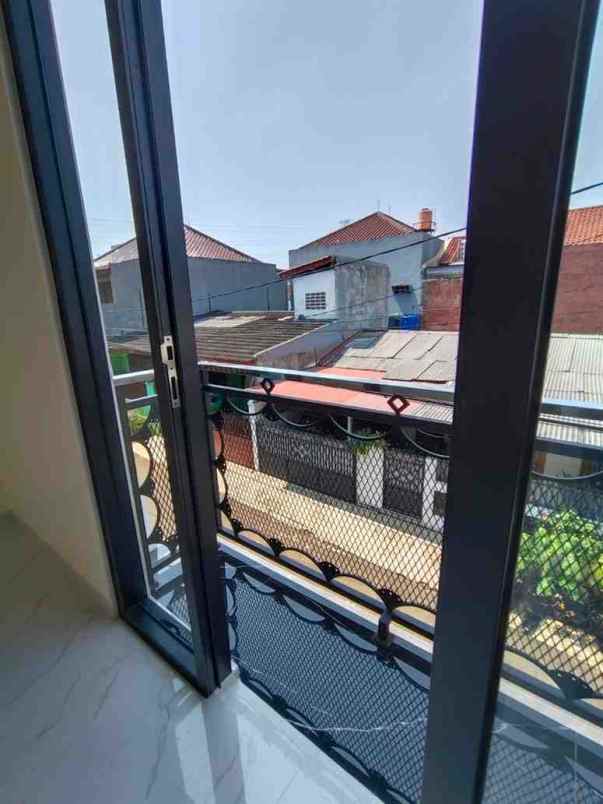 rumah minimalis 2 lantai di perumnas beji depok utara