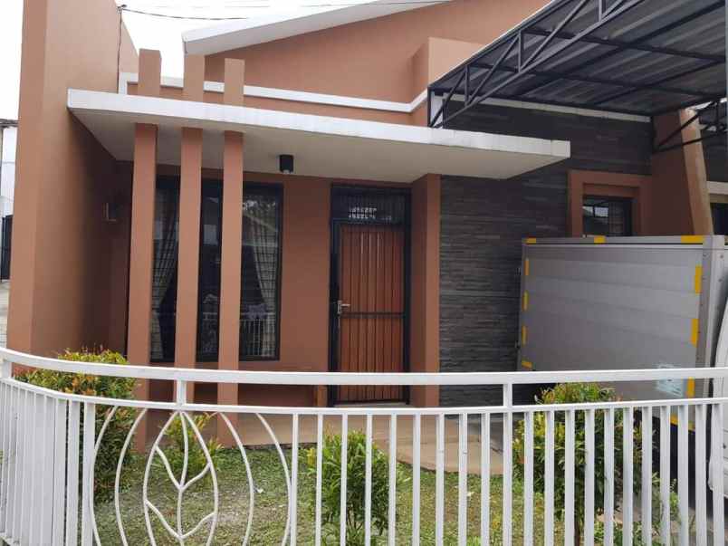 rumah minimalis di cihanjuang parompong bandung