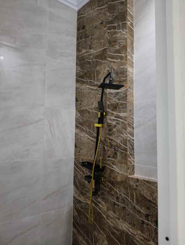 rumah minimalis modern siap huni di tanah baru depok