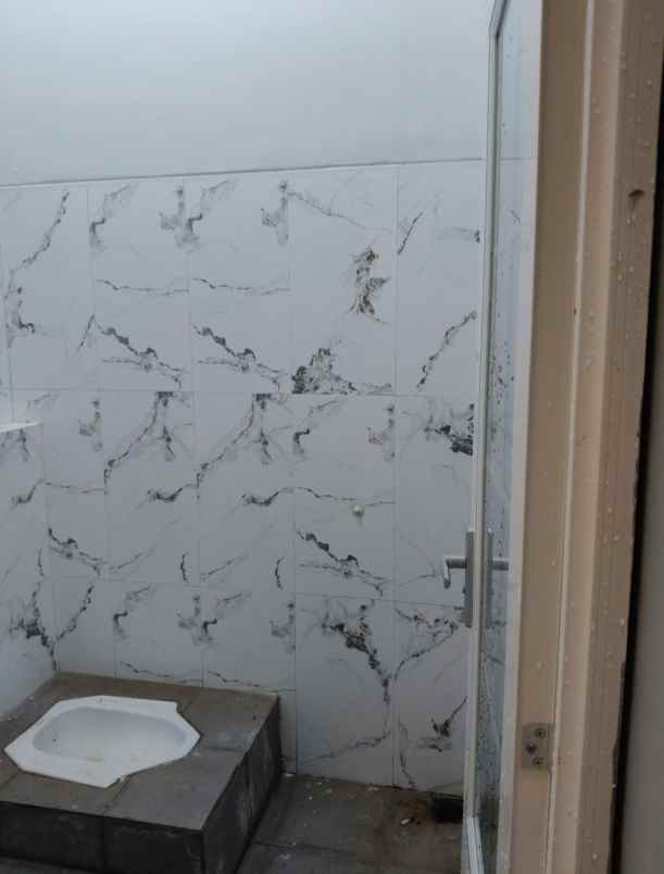 rumah minimalis modern siap huni di tanah baru depok