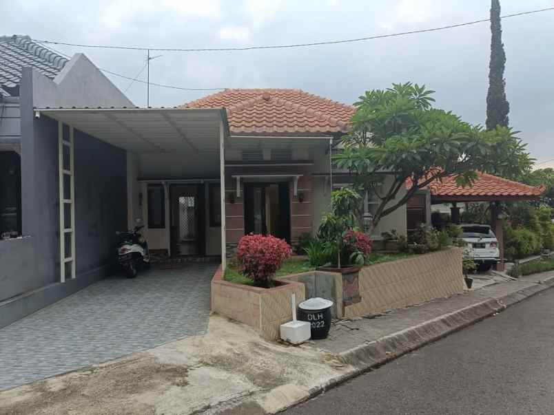 rumah minimalis modern strategis dekat kota batu