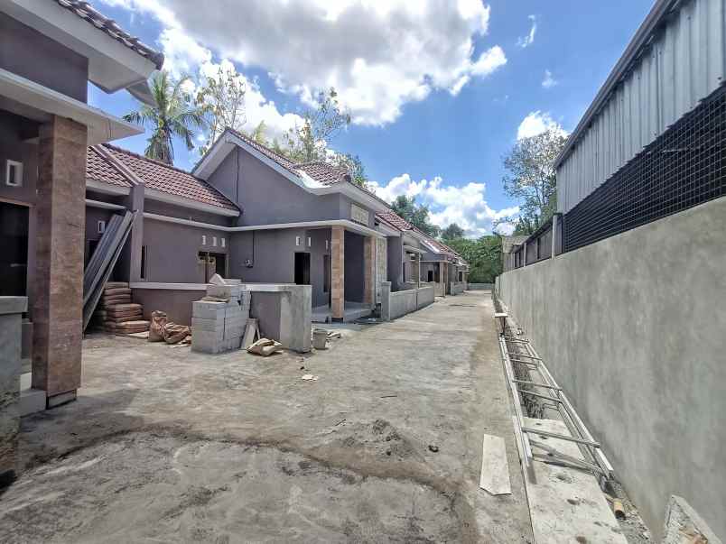 rumah minimalis siap huni di moyudan sleman