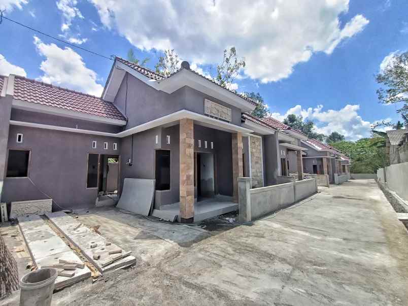 rumah minimalis siap huni di moyudan sleman