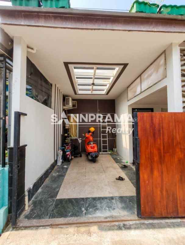 rumah minimalis strategis 5 menit ke stasiun depok