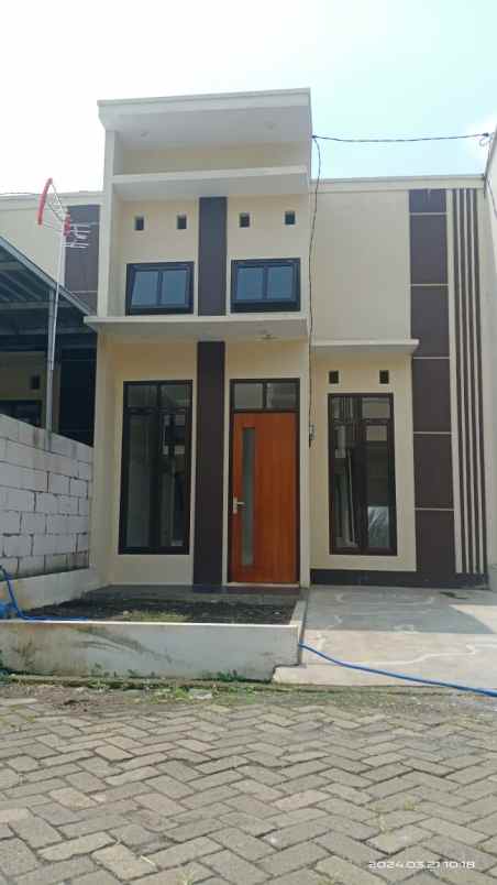 rumah modern dekat otsuka lawang