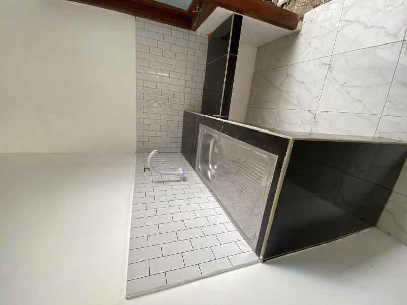 rumah modern padat penduduk