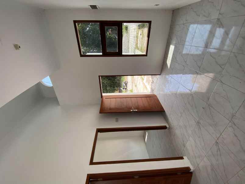 rumah modern padat penduduk