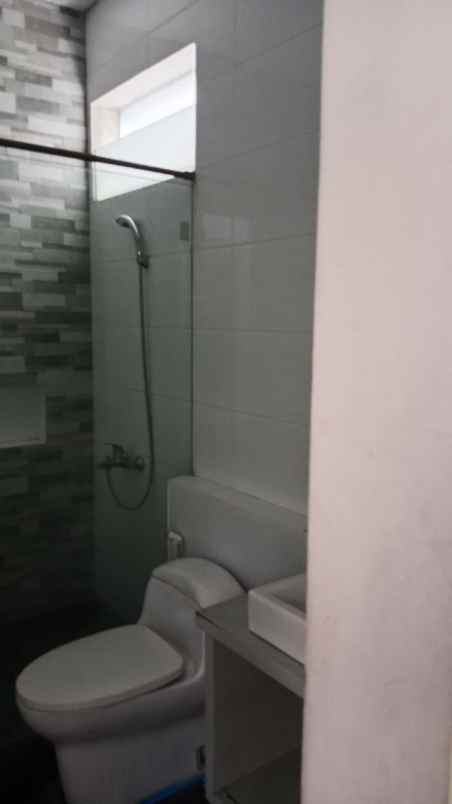 rumah rungkut asri nyaman 2 lantai minimalis bagus