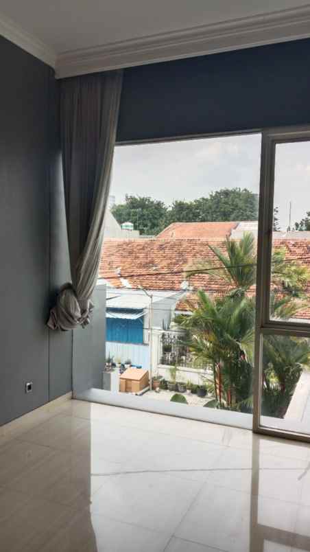 rumah rungkut asri nyaman 2 lantai minimalis bagus