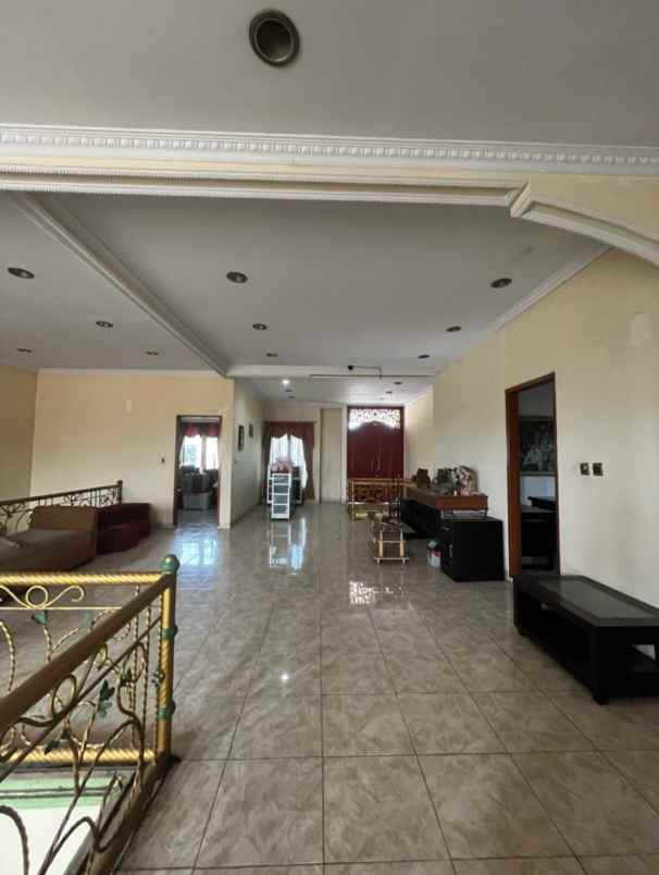 rumah second 2 lantai besar dan mewah di pitara depok