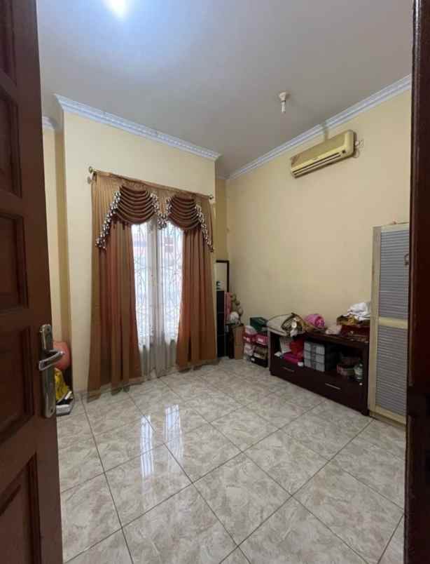 rumah second 2 lantai besar dan mewah di pitara depok