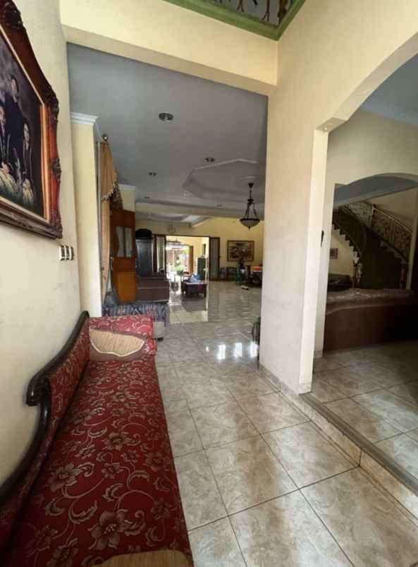 rumah second 2 lantai besar dan mewah di pitara depok