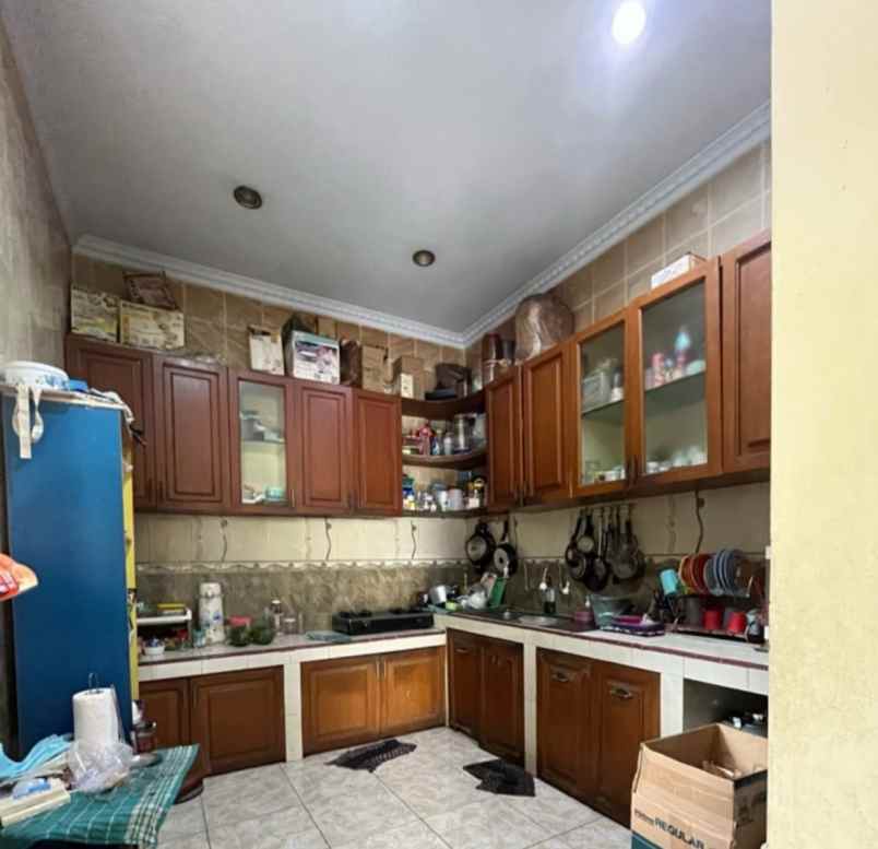 rumah second 2 lantai besar dan mewah di pitara depok