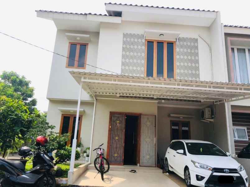 rumah second 2 lantai di mampang depok