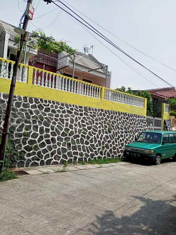 rumah second tanah luas di perum depok utara