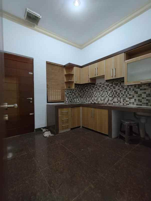 rumah second terawat dan siap huni di cilangkap