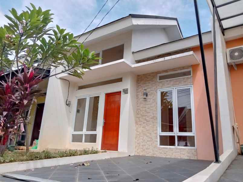 rumah semi 2 lantai siap huni dekat cibubur