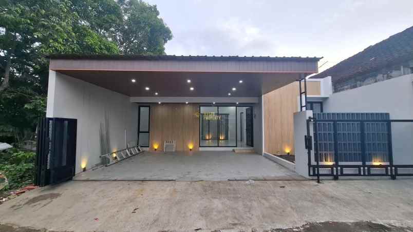 rumah siap huni desain modern 10 menit ke kampus upn