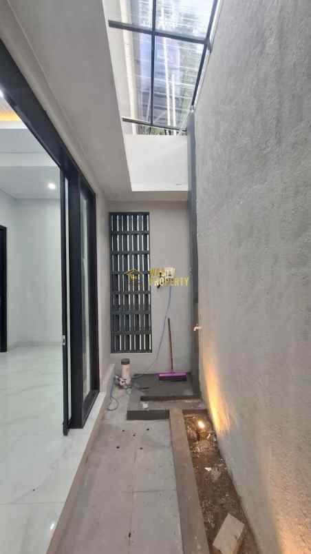 rumah siap huni desain modern 10 menit ke kampus upn