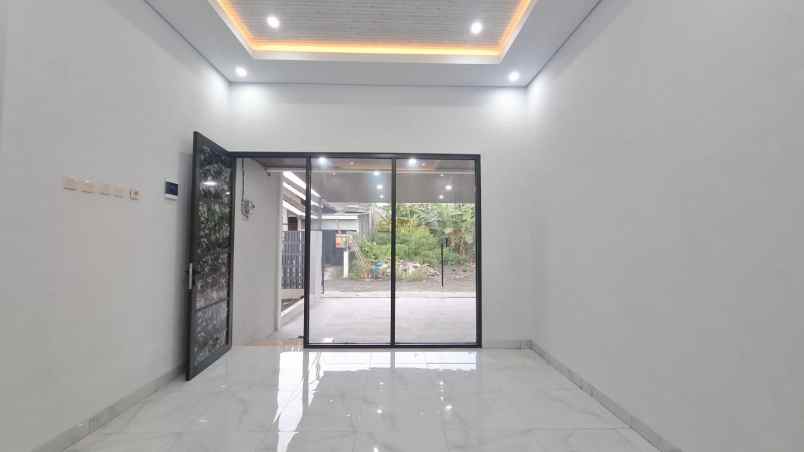rumah siap huni desain modern 10 menit ke kampus upn