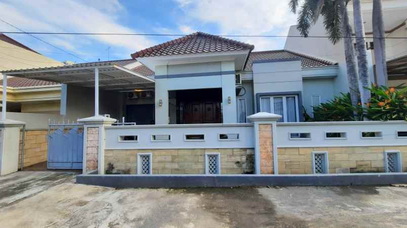 rumah tipe besar di tengah kota pekalongan