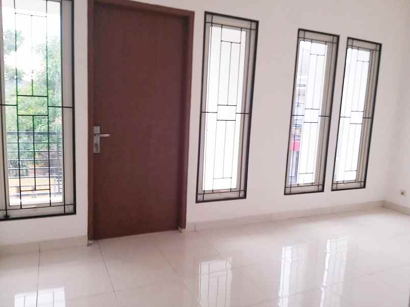 sewa rumah hook 2 lantai di kencana loka bsd tangsel