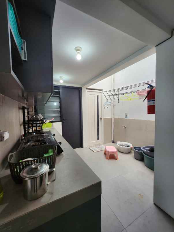 strategis rumah modern di jantung pondok labu