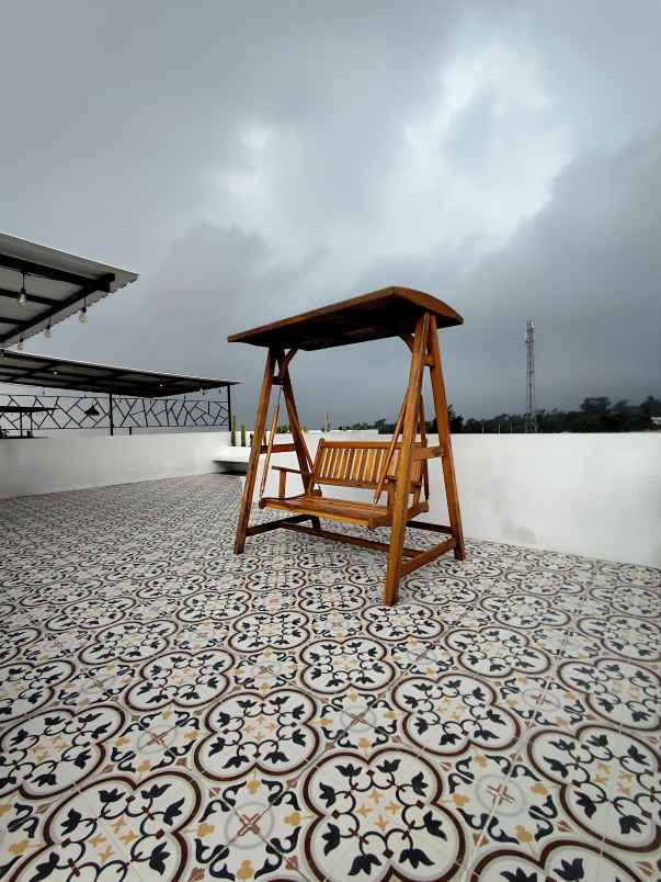 villa 3 lantai kapasitas besar 4 kamar di kota batu