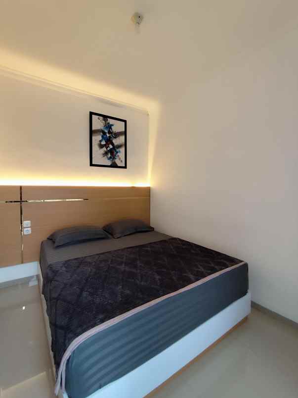 villa 3 lantai kapasitas besar 4 kamar di kota batu