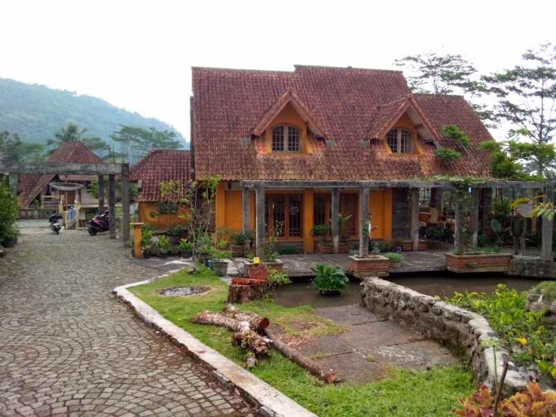 villa cisalak subang