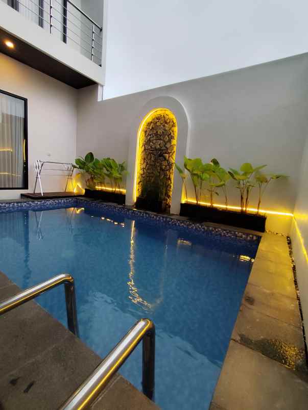 villa mewah 3 lantai dekat bns di oro oro ombo batu