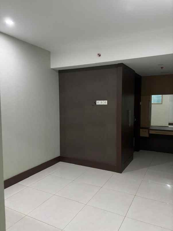 apartmen mataram city jual semi furnish luas