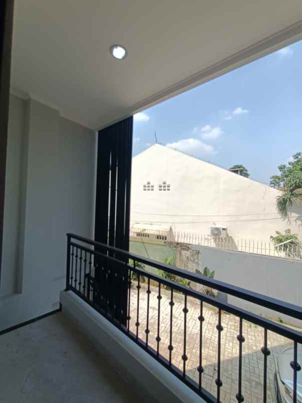 brand new townhouse nyaman dan asri