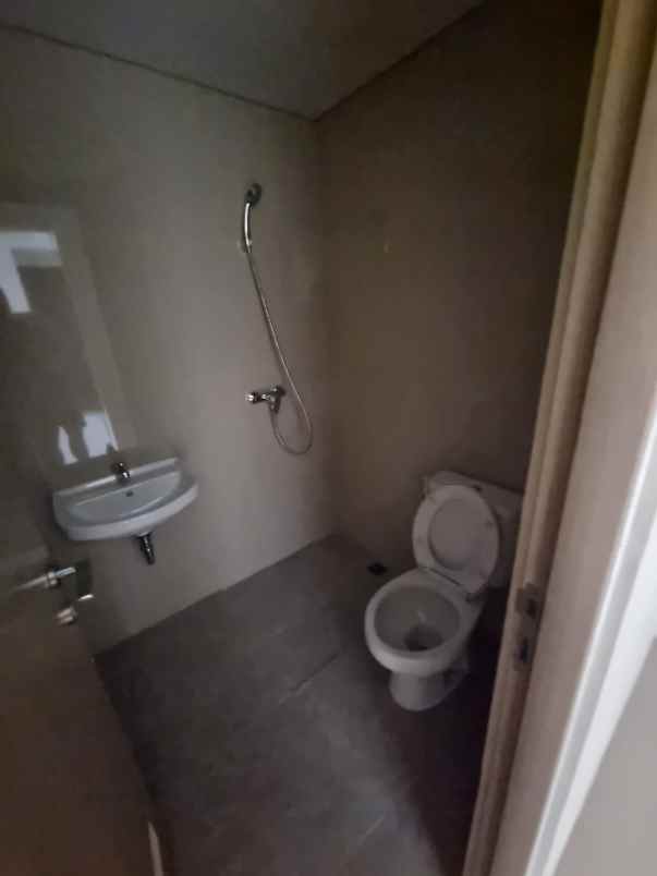 dijual apartemen grand dharmahusada lagoon