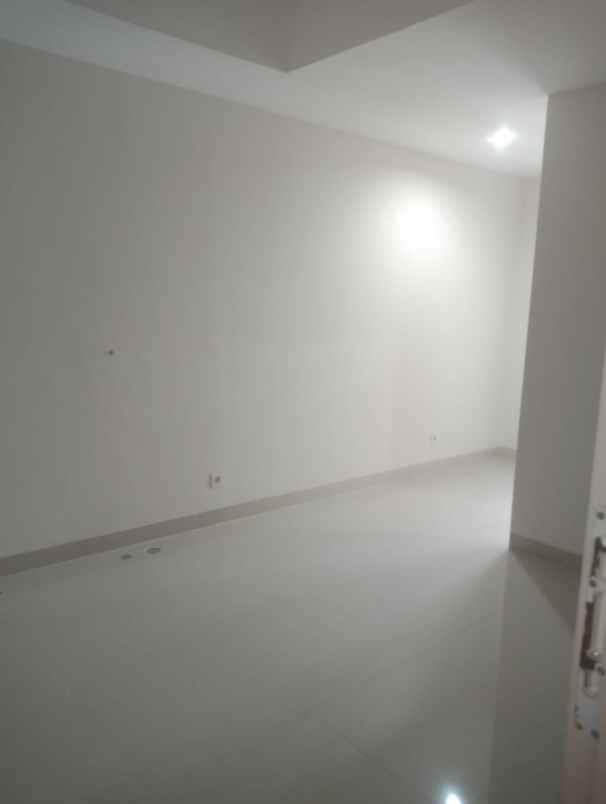 dijual apartemen mayjen sungkono