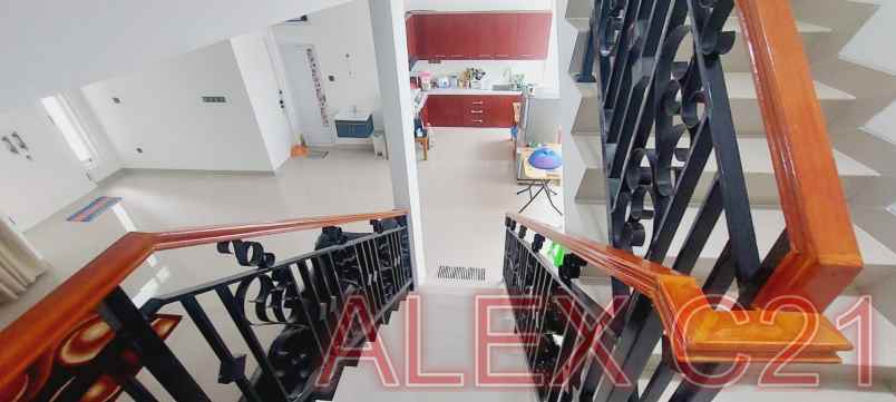 dijual cepat b u rumah baru mewah