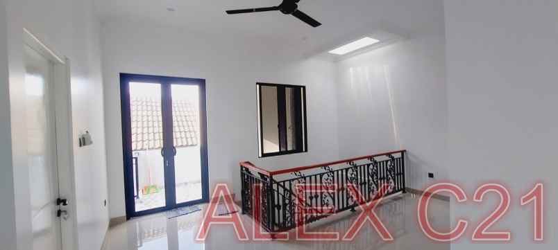 dijual cepat b u rumah baru mewah